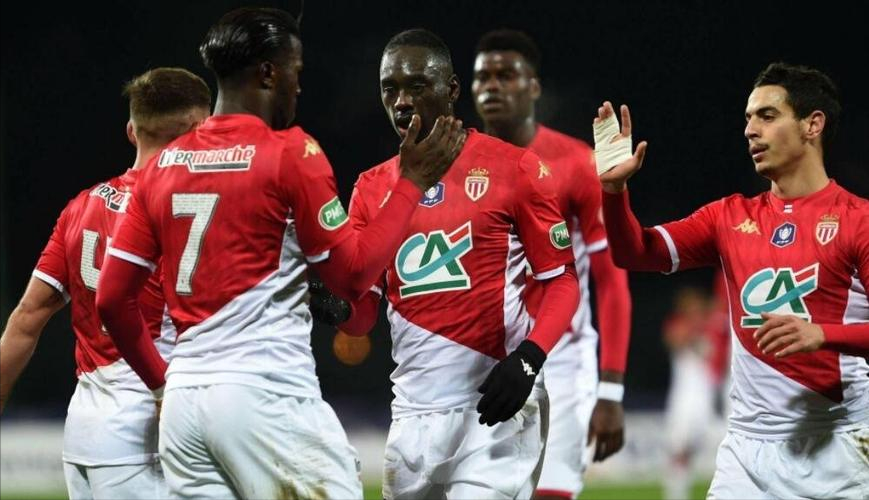  昂热vs洛里昂上演保级生死战  