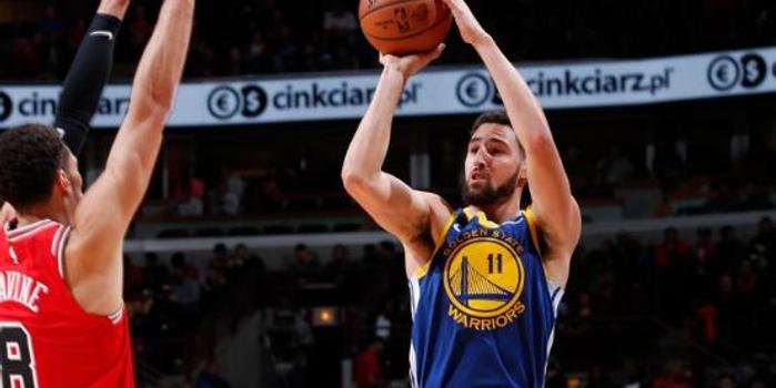  克莱佛光普照半场30分，勇士狂胜火箭  