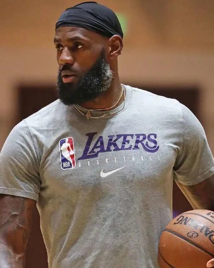  加兰德三分如雨骑士主场射落太阳